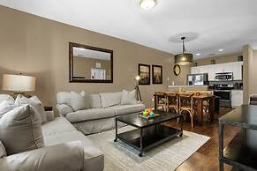 3 Bedrooms S / Lucaya Village Townhouse by RedAwning