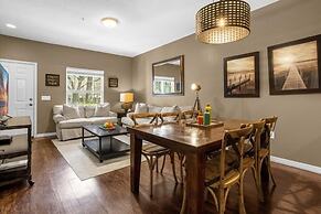 3 Bedrooms S / Lucaya Village Townhouse by RedAwning