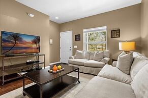 3 Bedrooms S / Lucaya Village Townhouse by RedAwning