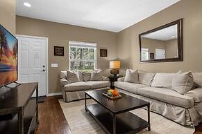 3 Bedrooms S / Lucaya Village Townhouse by RedAwning