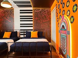 8 Bedrooms/ Champions Gate Home