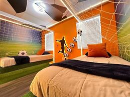 8 Bedrooms/ Champions Gate Home