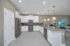 9 Bedroomss/ Storey Lake Game Room Too Home by RedAwning