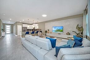 9 Bedroomss/ Storey Lake Game Room Too Home by RedAwning