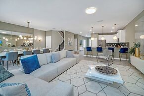 9 Bedroomss/ Storey Lake Game Room Too Home by RedAwning