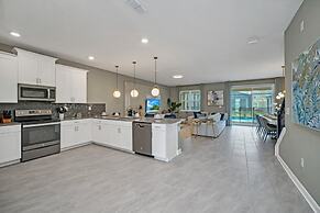 9 Bedroomss/ Storey Lake Game Room Too Home by RedAwning