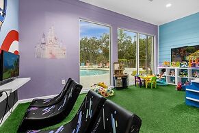 3 Bedrooms S / Lucaya Village Townhouse by RedAwning