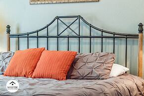 3 Bedrooms S / Lucaya Village Townhouse by RedAwning