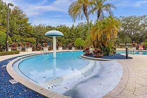 3 Bedrooms S / Lucaya Village Townhouse by RedAwning