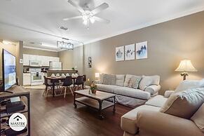 3 Bedrooms S / Lucaya Village Townhouse by RedAwning