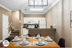 3 Bedrooms S / Lucaya Village Townhouse by RedAwning