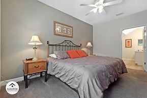 3 Bedrooms S / Lucaya Village Townhouse by RedAwning