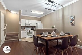 3 Bedrooms S / Lucaya Village Townhouse by RedAwning