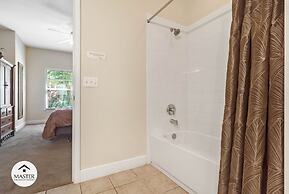 3 Bedrooms S / Lucaya Village Townhouse by RedAwning