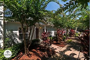 3 Bedrooms S / Lucaya Village Townhouse by RedAwning