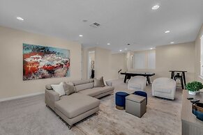 5 Bedrooms S / Solara Home by RedAwning