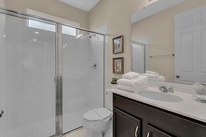 5 Bedrooms S / Solara Home by RedAwning