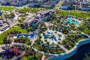 5 Bedrooms S / Solara Home by RedAwning