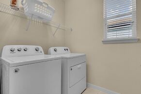 5 Bedrooms S / Solara Home by RedAwning