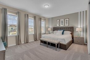 5 Bedrooms S / Solara Home by RedAwning