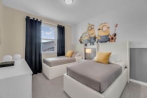 5 Bedrooms S / Solara Home by RedAwning