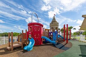 5 Bedrooms S / Solara Home by RedAwning