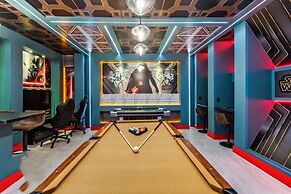 6 Bedrooms S / Storey Lake Home by RedAwning