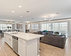 9 Bed 6.5 Bath Solara Resort 9 Bedroom Home by RedAwning