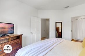 4 Bedroom Lucaya Village Townhouse by RedAwning