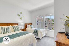 4 Bedroom Lucaya Village Townhouse by RedAwning