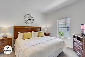 4 Bedroom Lucaya Village Townhouse by RedAwning