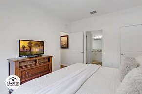 4 Bedroom Lucaya Village Townhouse by RedAwning