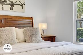 4 Bedroom Lucaya Village Townhouse by RedAwning