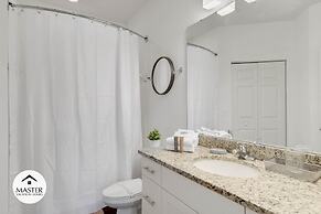 4 Bedroom Lucaya Village Townhouse by RedAwning