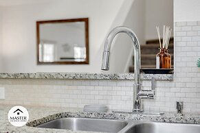 4 Bedroom Lucaya Village Townhouse by RedAwning