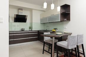 Apartment With 3 Rooms Bemowo by Renters