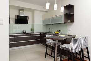 Apartment With 3 Rooms Bemowo by Renters