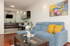 Apartment With 3 Rooms Bemowo by Renters