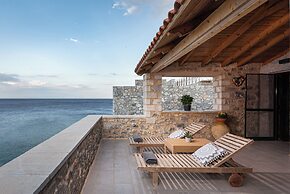 K Waterfront Residence In Mani