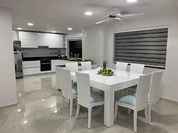 3mr8 Duplex Apartment Close To The Sea With Pool