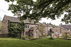 Beautiful and Spacious Peak District House