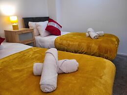 Luxury River View 2-bed Apt, Wifi, Garden, River