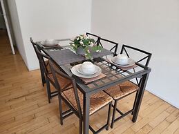 Luxury River View 2-bed Apt, Wifi, Garden, River