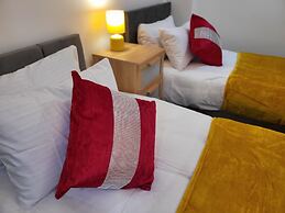 Luxury River View 2-bed Apt, Wifi, Garden, River