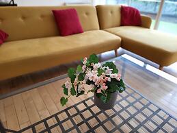 Luxury River View 2-bed Apt, Wifi, Garden, River