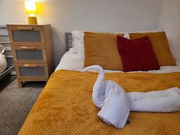 Luxury River View 2-bed Apt, Wifi, Garden, River