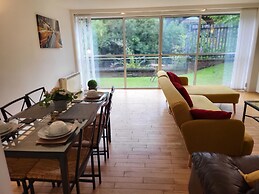 Luxury River View 2-bed Apt, Wifi, Garden, River