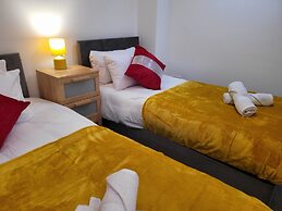 Luxury River View 2-bed Apt, Wifi, Garden, River