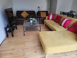 Luxury River View 2-bed Apt, Wifi, Garden, River