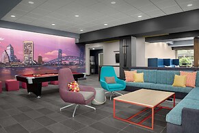 Tru by Hilton Jacksonville Airport I-95